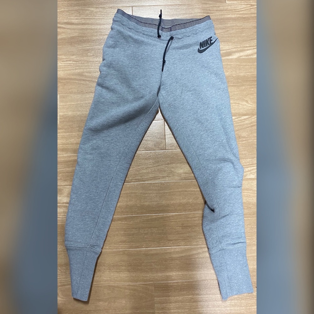 Nike gray joggers 100 cotton elastic hem (M -S)